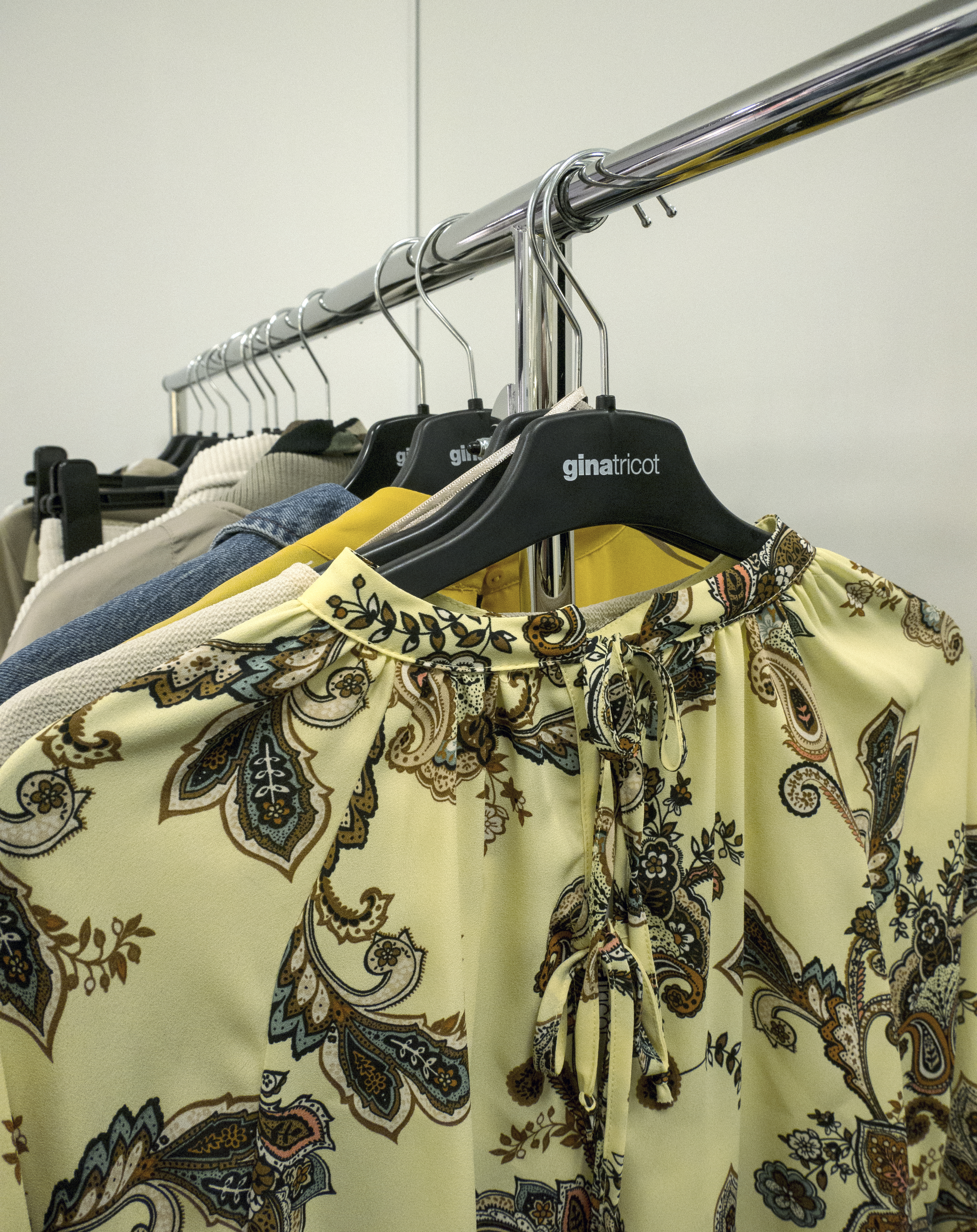 Kläder på stång Gina Tricot