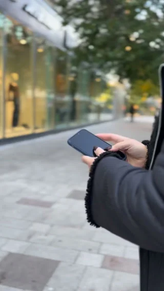 Oops! Ibland tar mobilen den hårdaste smällen när man tappar balansen 💥😬
Men lugn, @vasteras_mobil_tech fixar det snabbt och smidigt med precision och noggrannhet. Efteråt känns mobilen som ny igen ✨ 🔧

Välkommen in till oss när oturen är framme – vi gör trasigt till toppskick! 🤳🏻✨

#västeråsbästacityshopping #kvarteretigor