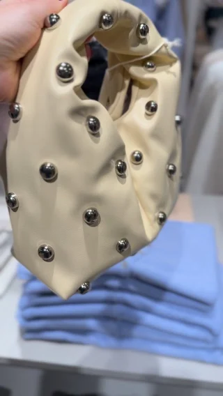 Aldrig längtar vi så mycket efter vårnyheter som i slutet av Januari ☃️ Nu är dem här - butikerna påfyllda med allt de senaste inom mode, hem och skönhet ✨

Välkommen in till oss!

#kvarteretigor #västeråsbästacityshopping #västeråscity