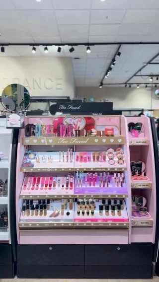 Den 28 maj är det äntligen tjejkväll 🎊 Mellan kl 17-21 hittar du våra duktiga make up artister vid vår makeupstation på plan 1 💄 Handla för 100kr i valfri butik under tjejkvällen och få en gratis make up, de 70 första som blir sminkade får även en goodiebag med produkter från Kicks ✨ 

#kvarteretigor #västeråsbästacityshopping