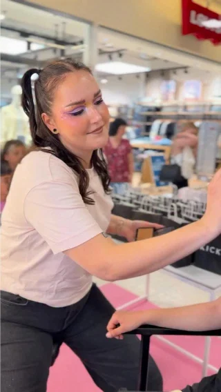 Tack alla kunder, besökare, personal & utställare för en härlig tjejkväll förra veckan 🌞 Vädret var med oss, matmarknaden var strålande utanför oss och hela huset vibrerade av musik, människor och härlig stämning!

Tack för att just du håller vårt city och vårt kvarter levande 🌼
Nu börjar nedräkningen till nästa års tjejkväll, som kommer, om möjligt, bli ännu bättre 🔥

#kvarteretigor #västeråsbästacityshopping
