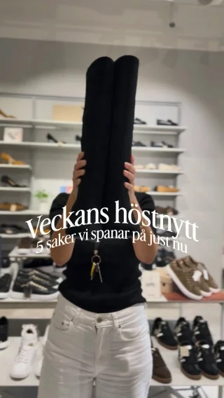 VECKANS HÖSTNYTT 🍂

Mocka, vinrött, teddy, viktorianska detaljer och lite extra sparkle ✨

Vi har spanat in fem nyheter som gärna får flytta rakt in i höstens garderob.

Vilken är din favorit – 1, 2, 3, 4 eller 5? 🍂

#kvarteretigor #västeråsbästacityshopping #västeråscity #höstnyheter
