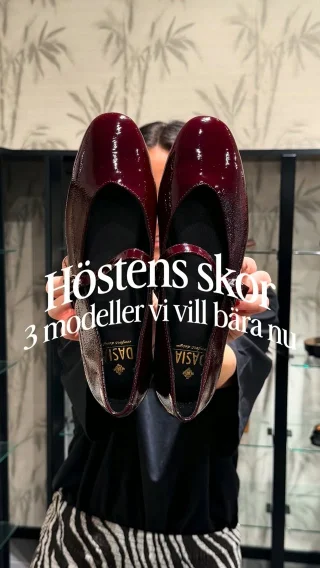 Höstens skor i 3 modeller vi vill bära just nu 🍂
Ballerinas, loafers eller sneakers – vilken blir din höstfavorit? 👀

Vi har spanat in höstens favoriter hos Scorett 🤎 Vilken modell är mest du? 1, 2 eller 3? 🩰👞👟

#kvarteretigor #västeråsbästacityshopping #västeråscity #Höstnytt